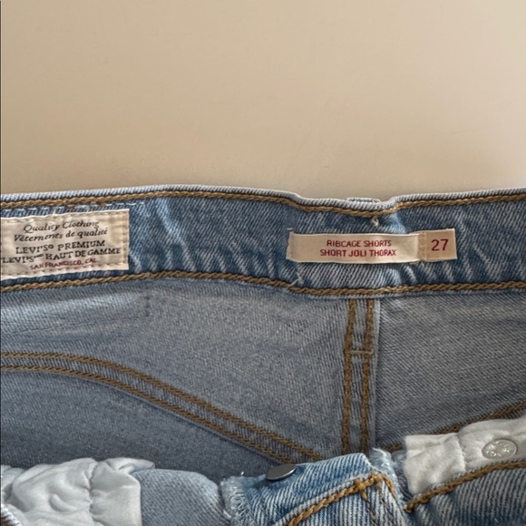 Levi's Ribcage Shorts - Picture 3 of 4
